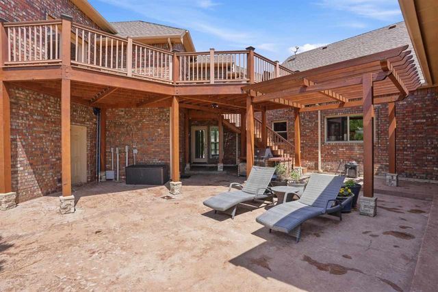 17 NW Burr Oak Dr, Lawton, OK 73505