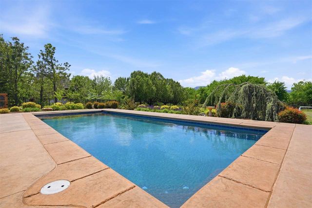 17 NW Burr Oak Dr, Lawton, OK 73505