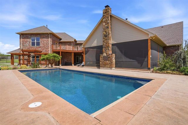17 NW Burr Oak Dr, Lawton, OK 73505