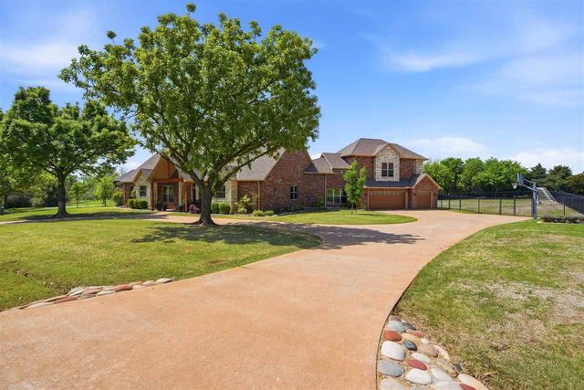 17 NW Burr Oak Dr, Lawton, OK 73505