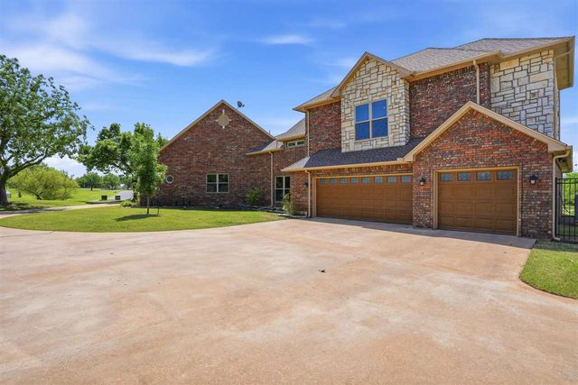 17 NW Burr Oak Dr, Lawton, OK 73505