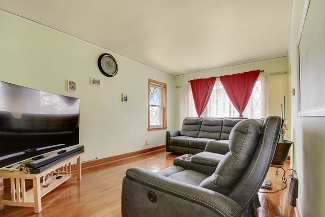 5551 S Kenneth Avenue, Chicago, IL 60629