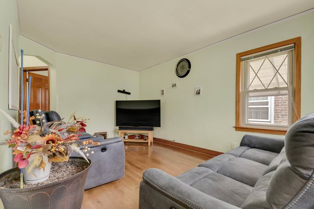 5551 S Kenneth Avenue, Chicago, IL 60629