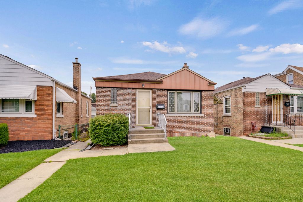 5551 S Kenneth Avenue, Chicago, IL 60629