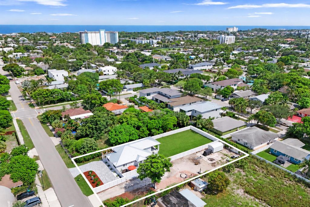 202 SE 4TH Street, Delray Beach, FL 33483