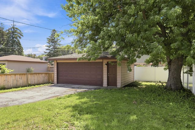 9300 S Francisco Avenue, Evergreen Park, IL 60805