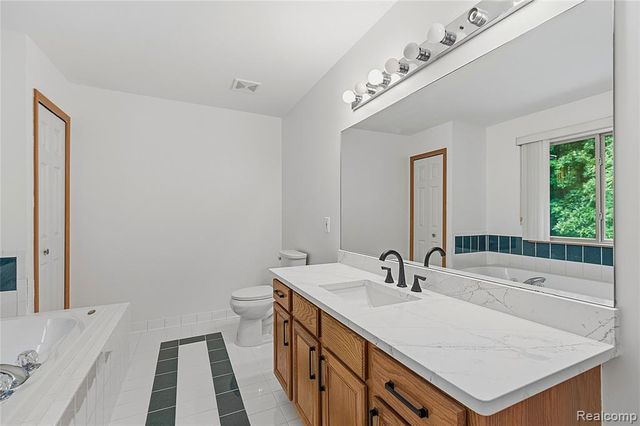 48053 Mill Creek Court, New Baltimore, MI 48047