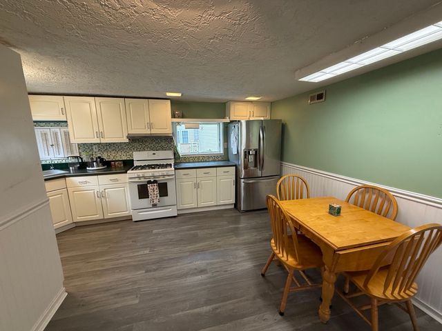 21 Freeman Ave, Webster, MA 01570