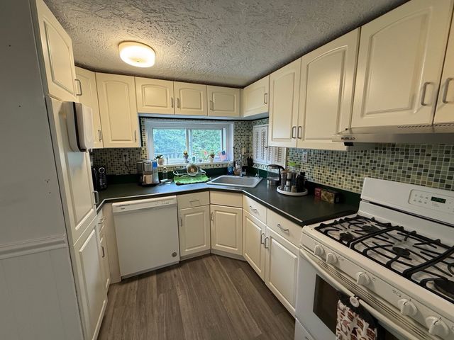 21 Freeman Ave, Webster, MA 01570