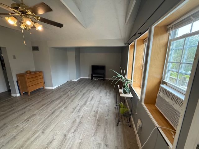 21 Freeman Ave, Webster, MA 01570