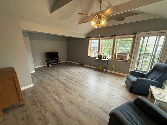 21 Freeman Ave, Webster, MA 01570
