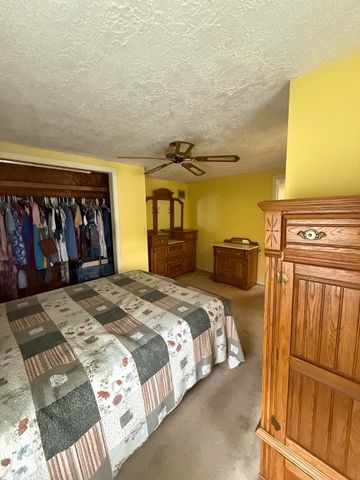 21 Freeman Ave, Webster, MA 01570