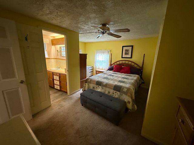 21 Freeman Ave, Webster, MA 01570