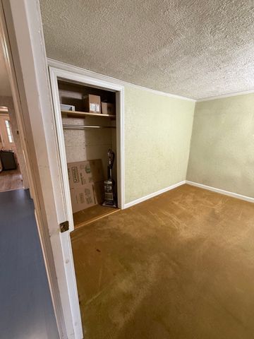 21 Freeman Ave, Webster, MA 01570