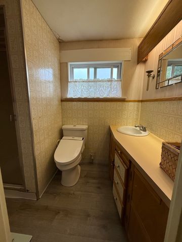 21 Freeman Ave, Webster, MA 01570