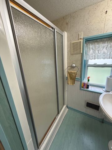 21 Freeman Ave, Webster, MA 01570