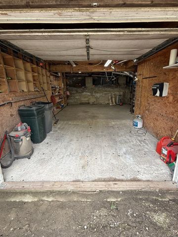 21 Freeman Ave, Webster, MA 01570