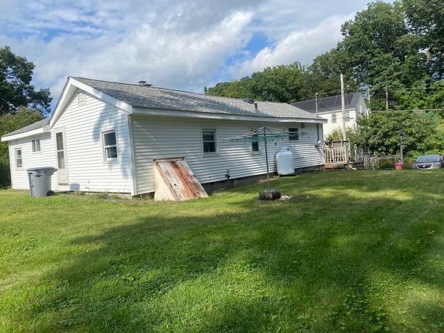 21 Freeman Ave, Webster, MA 01570