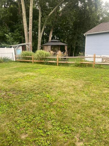 21 Freeman Ave, Webster, MA 01570