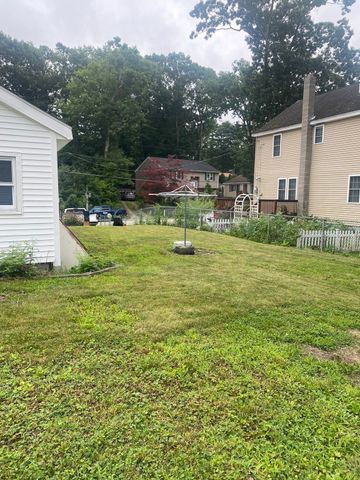 21 Freeman Ave, Webster, MA 01570