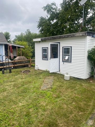 21 Freeman Ave, Webster, MA 01570