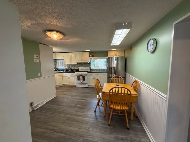 21 Freeman Ave, Webster, MA 01570
