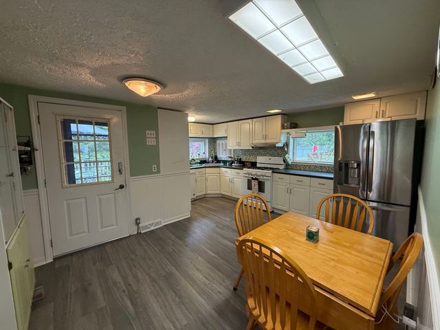 21 Freeman Ave, Webster, MA 01570