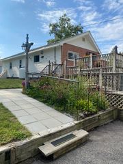 21 Freeman Ave, Webster, MA 01570