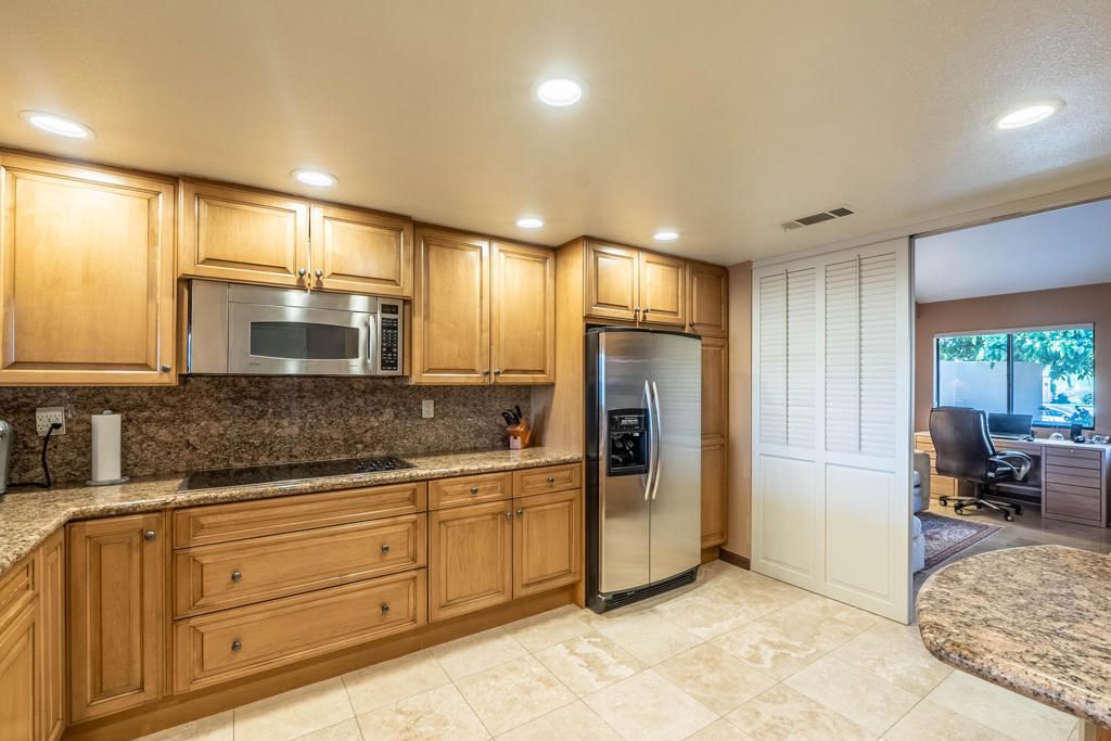 Image 6 of property listing at 76185 Sweet Pea Way, Palm Desert, CA 92211