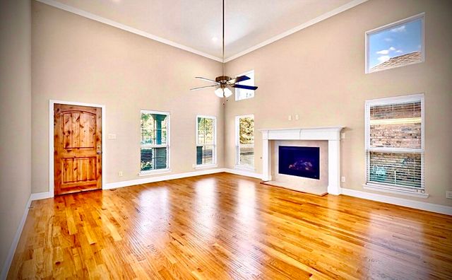 700 N Irving Heights Drive, Irving, TX 75061