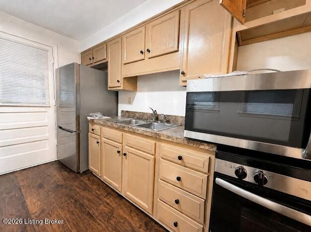 344 Plaza Ave, Louisville, KY 40218