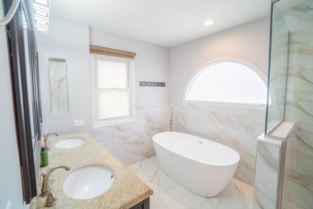 465 Thacker Court, Schaumburg, IL 60173