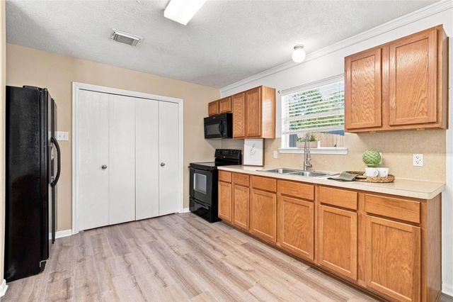 8836 E Buffalo Circle, Willis, TX 77378
