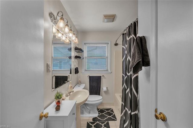 1253 Kingsway DR, Chesapeake, VA 23320