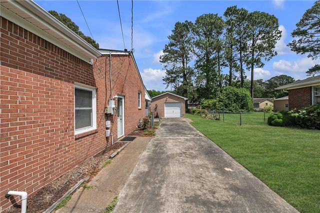 1253 Kingsway DR, Chesapeake, VA 23320