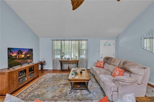 1253 Kingsway DR, Chesapeake, VA 23320