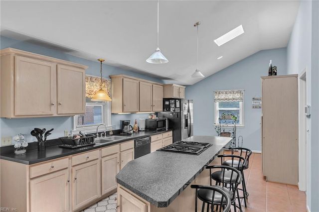 1253 Kingsway DR, Chesapeake, VA 23320