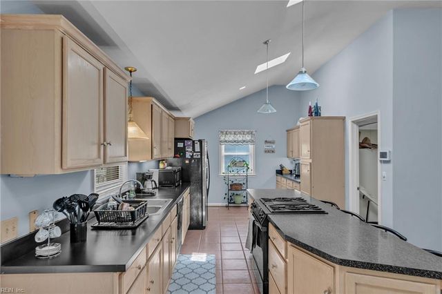 1253 Kingsway DR, Chesapeake, VA 23320