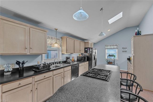 1253 Kingsway DR, Chesapeake, VA 23320