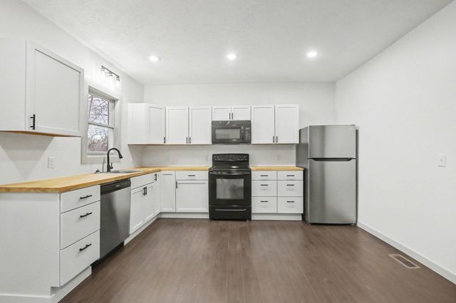 126 Riverside Drive, Portland, MI 48875