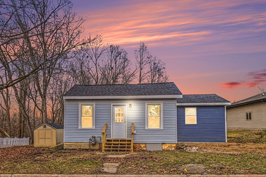 126 Riverside Drive, Portland, MI 48875