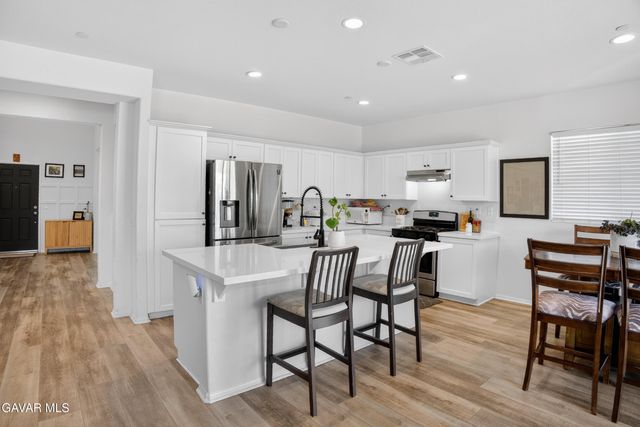 3120 Via Bella Rosa Avenue, Rosamond, CA 93560