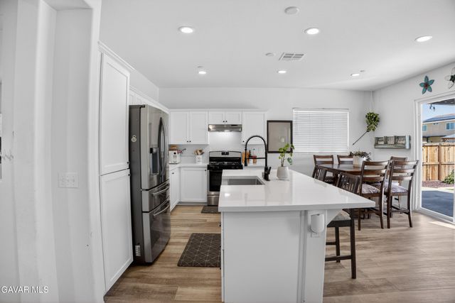 3120 Via Bella Rosa Avenue, Rosamond, CA 93560