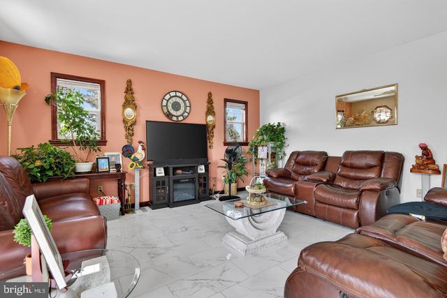 2 WILDFLOWER, Lancaster, PA 17603