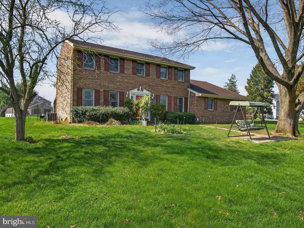 2 WILDFLOWER, Lancaster, PA 17603