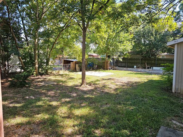 1521 4th Avenue N, Texas City, TX 77590