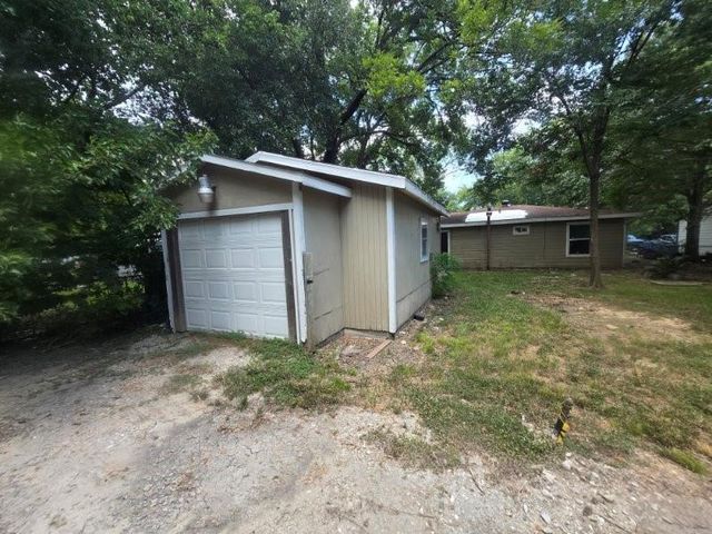1521 4th Avenue N, Texas City, TX 77590