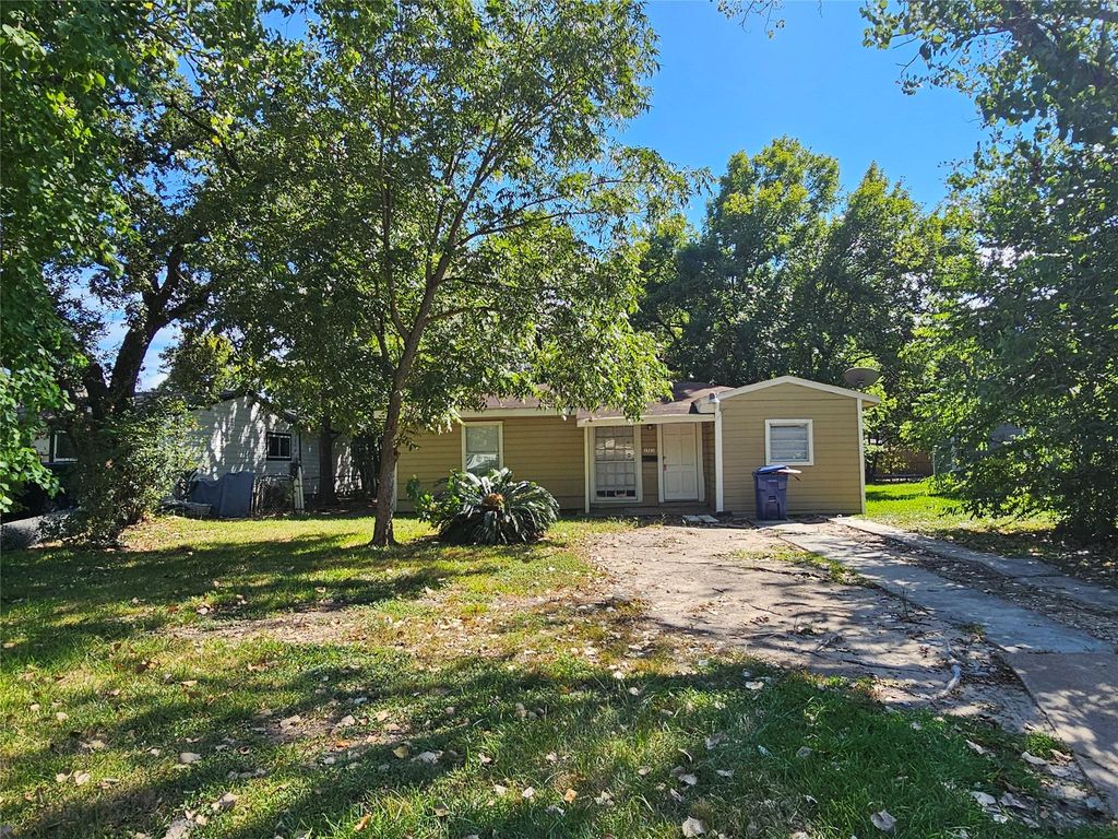 1521 4th Avenue N, Texas City, TX 77590