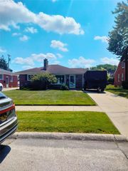 17344 Sprenger Avenue, Eastpointe, MI 48021