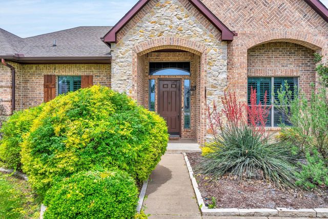 105 Courtney Circle, Waxahachie, TX 75165